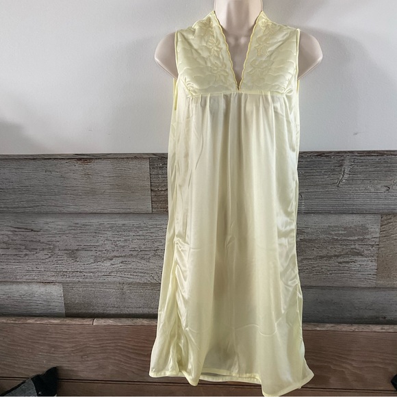 Asha yellow embroidered sleeveless lightweight nightgown size small (L1) - Picture 1 of 5